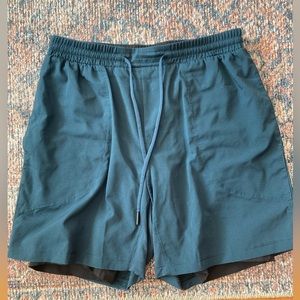 Lululemon shorts - MEDIUM Men’s - lined 6” inseam